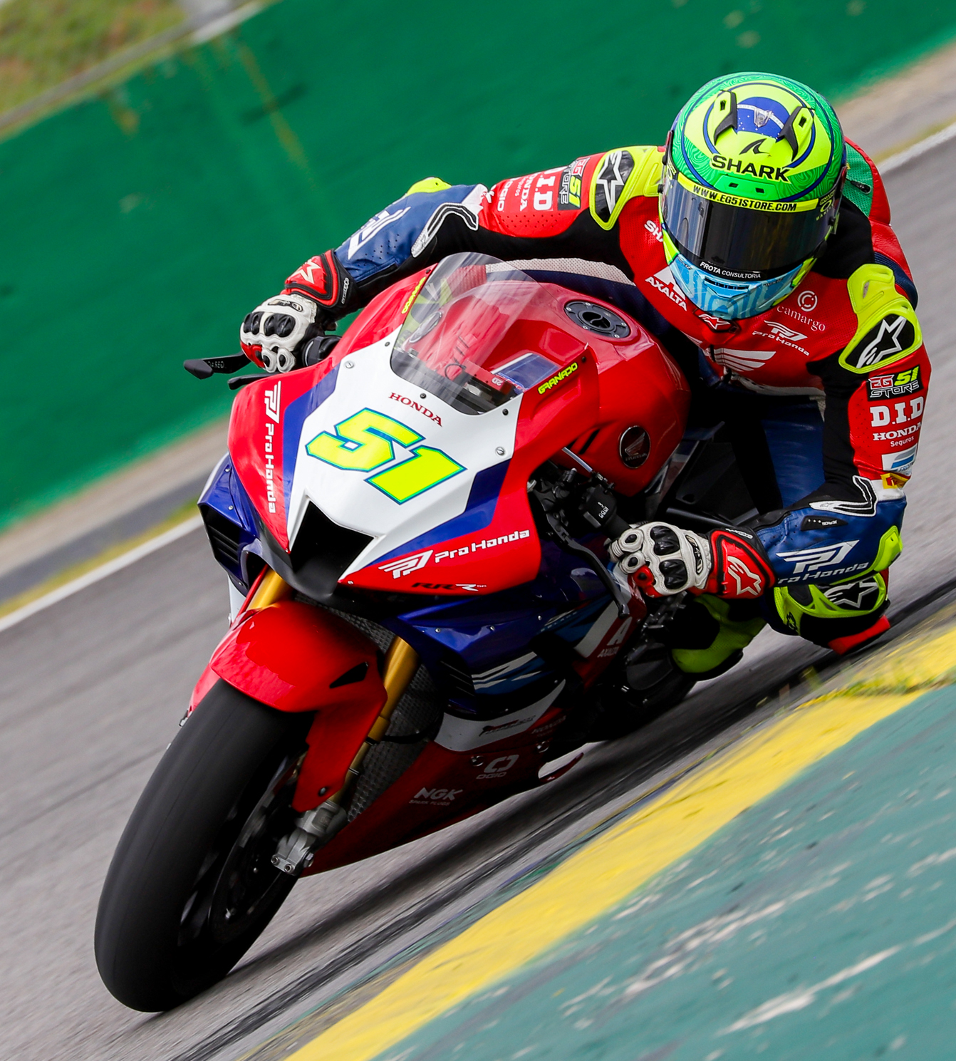Honda Racing #51 head-on under braking at Interlagos
